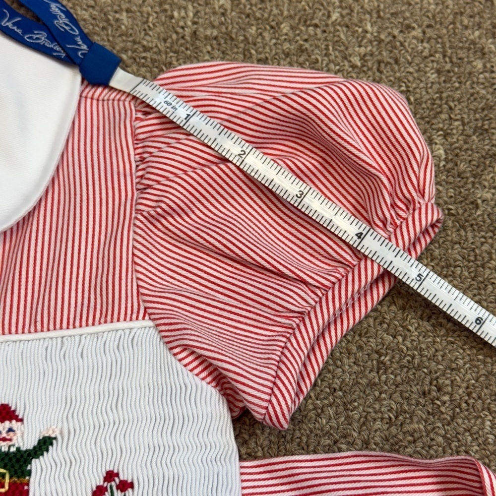 Vive La Fete: Girls Red / White Hand Smocked Holiday Elf Dress, Size 4 - Picture 10 of 10